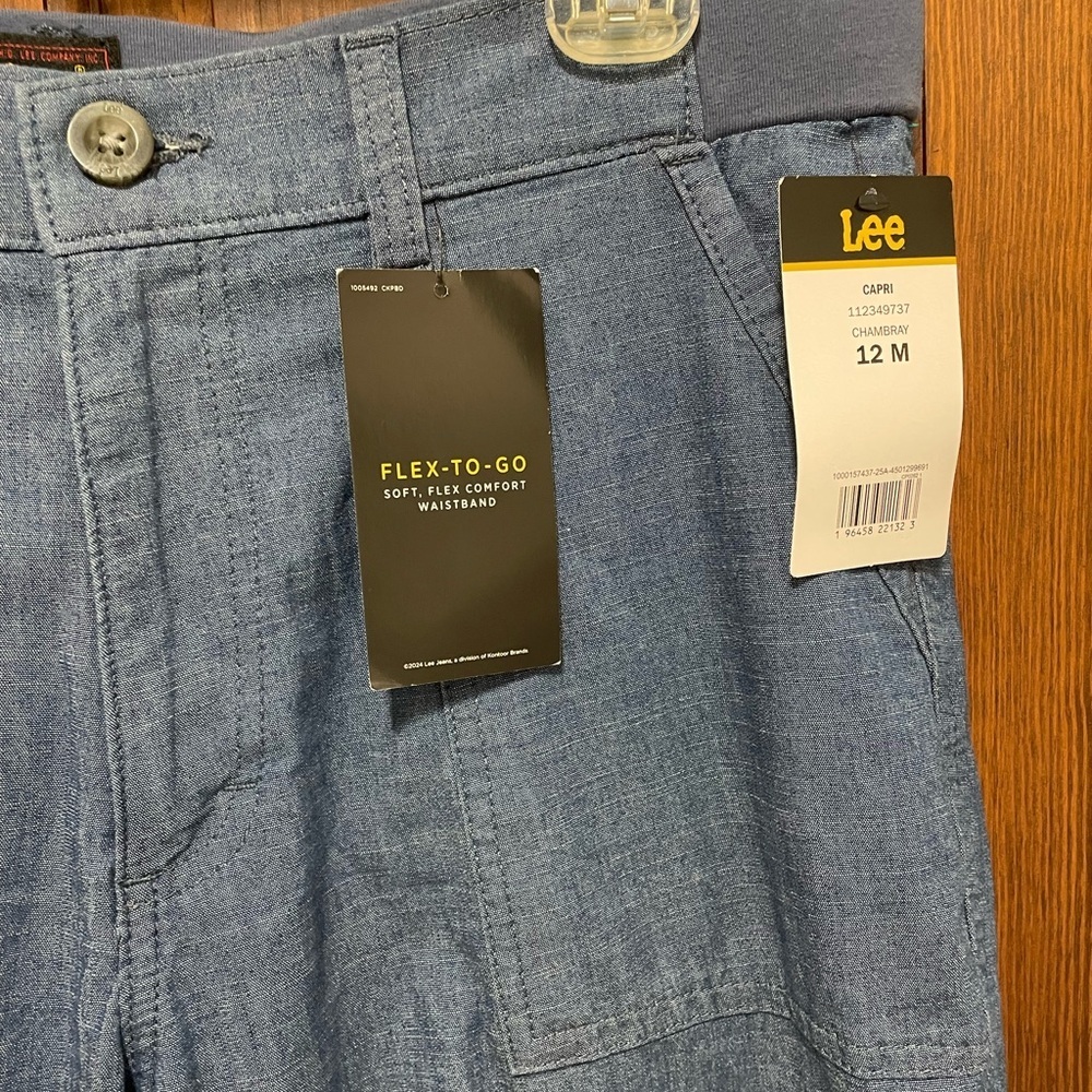 Lee women’s Flex-To -Go Cargo Capri pants size 12M . Blue - Picture 3 of 7